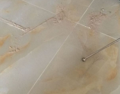 新源瓷砖空鼓维修公司分享粘合剂选择不当在瓷砖铺贴过程中可能导致以下问题