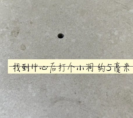 新源瓷砖空鼓维修公司专业解答在瓷砖铺贴过程中，如果砂料搅拌不均匀，将会带来以下问题